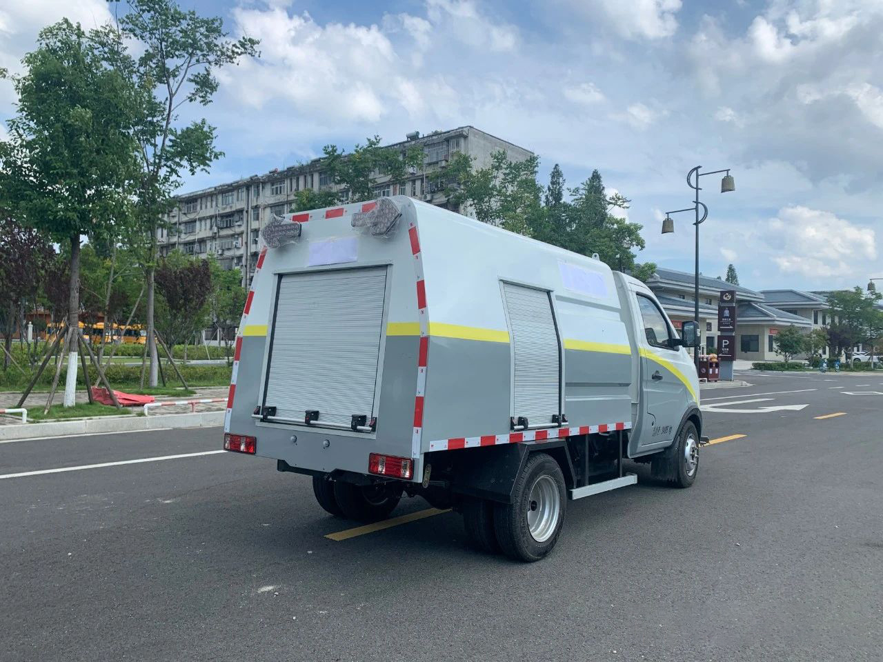 東風2方純電動路面養護車
